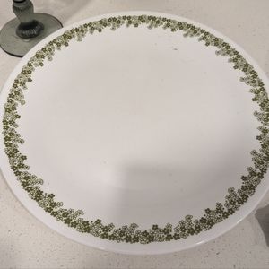 Four Vintage Corelle Daisy Dinner Plates